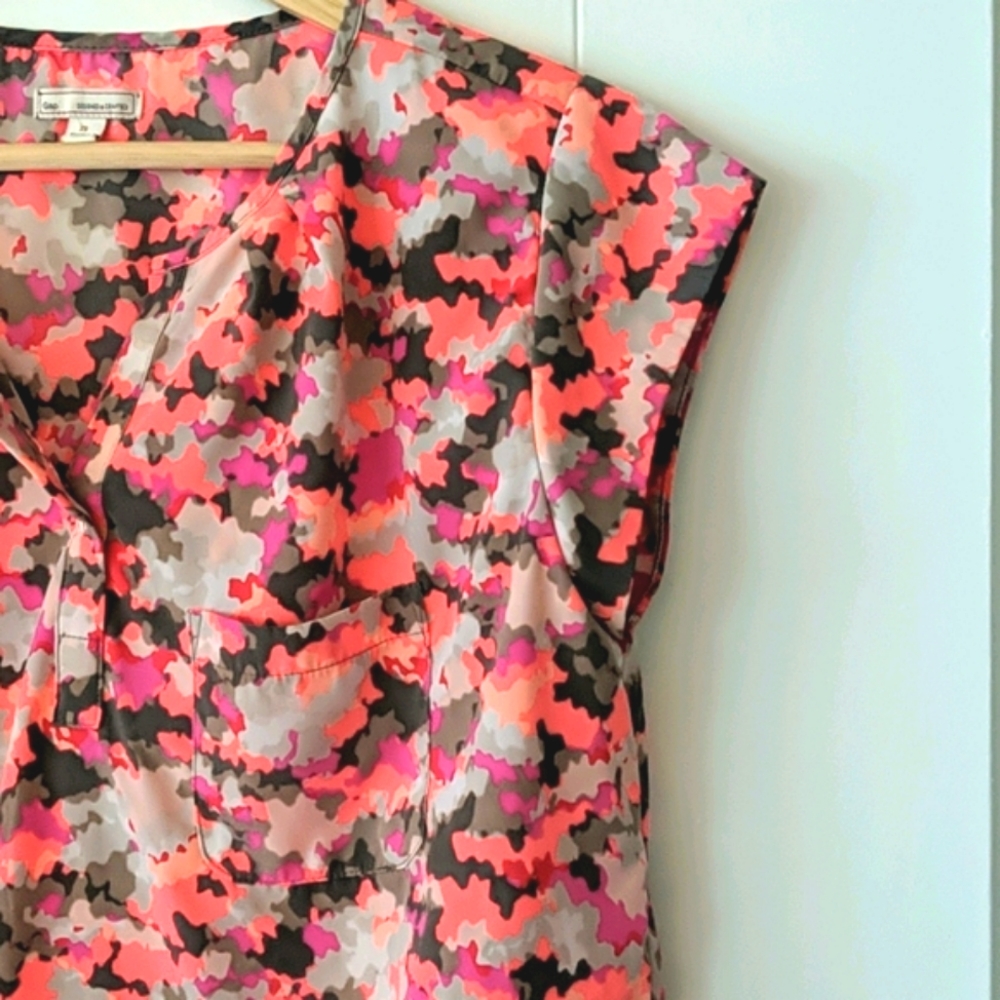 Pink / Grey Camo pattern blouse (Gap, XS)